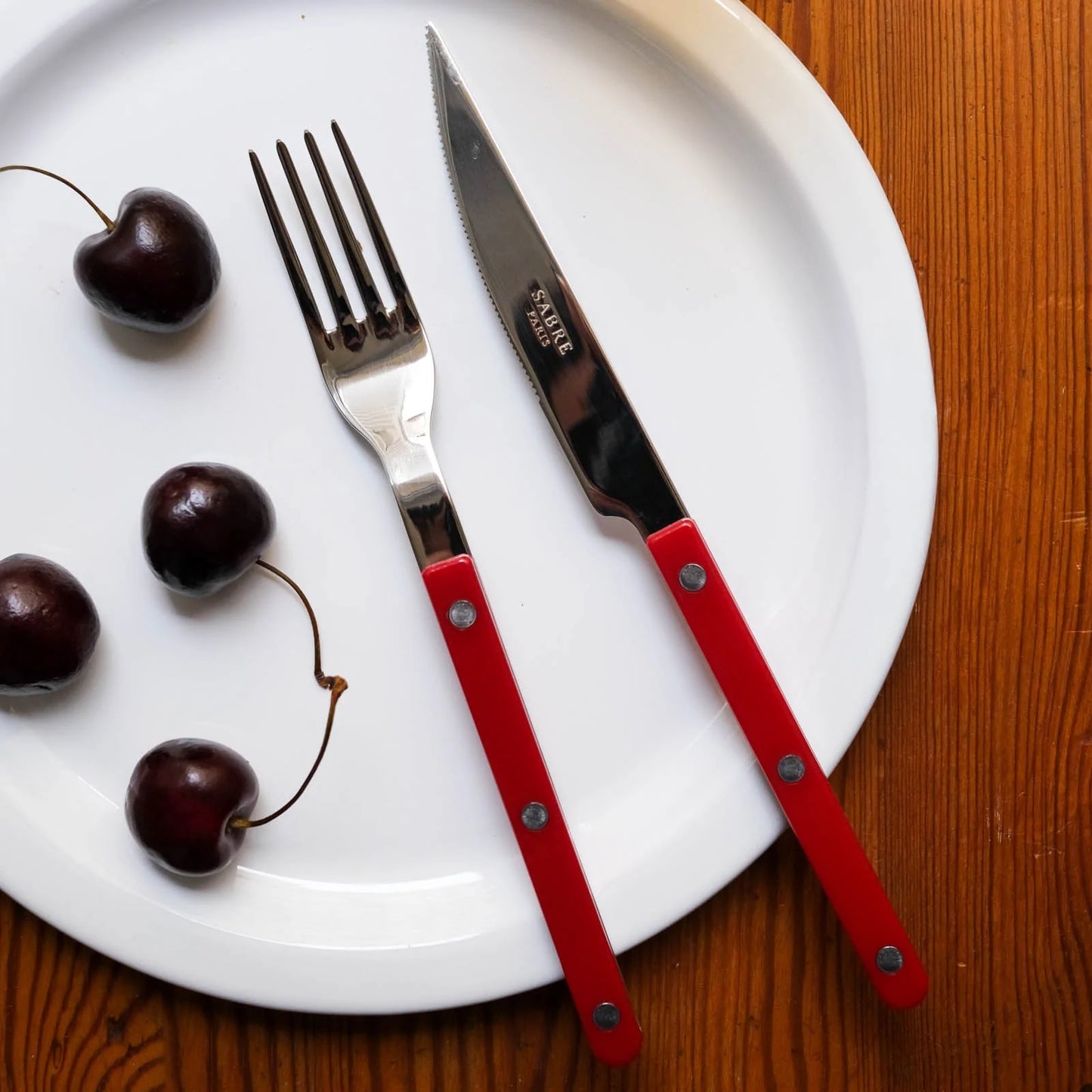 Bistrot Solid Burgundy Flatware