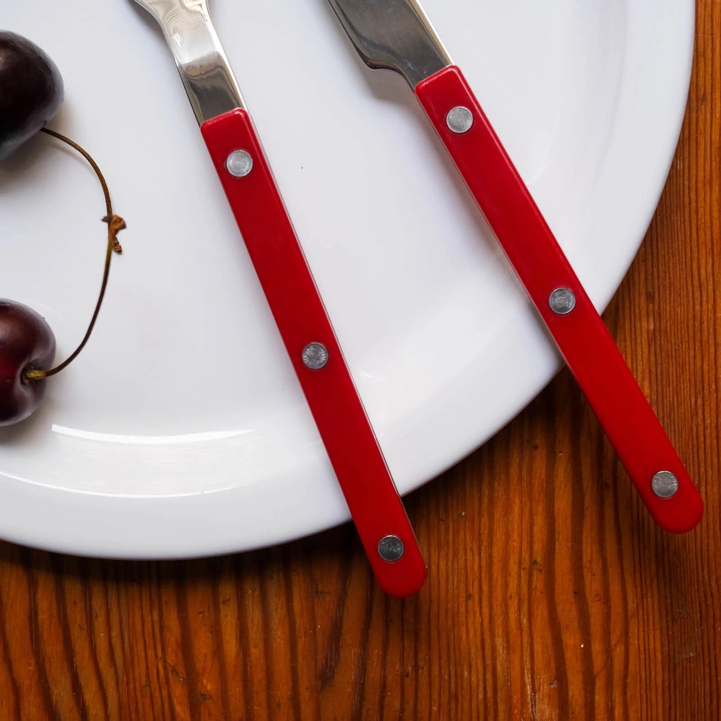 Bistrot Solid Burgundy Flatware