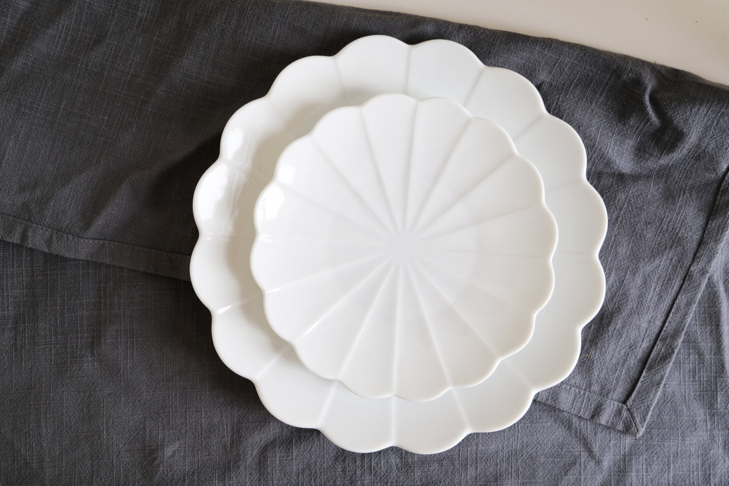 Amur adonis flower plate Oda Pottery